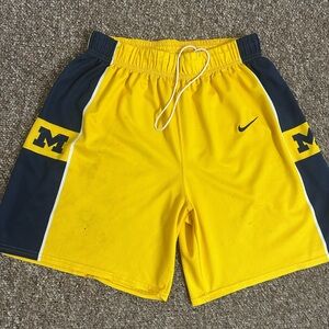 Vintage Nike Michigan Wolverines Shorts Mens XL Yellow NCAA Basketball USA